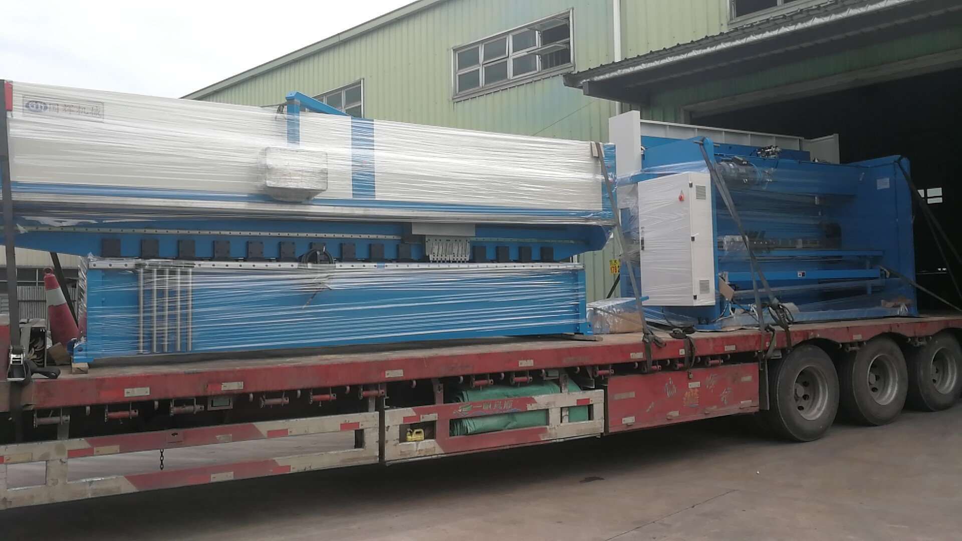 四米刨槽機&折彎機  全套發(fā)往佛山客戶